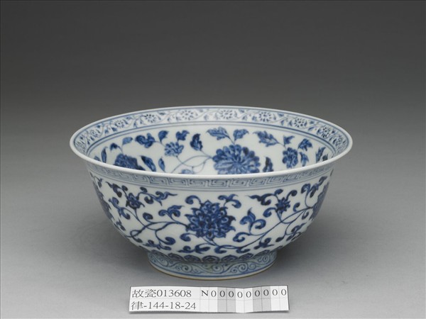 青花四季花卉紋碗