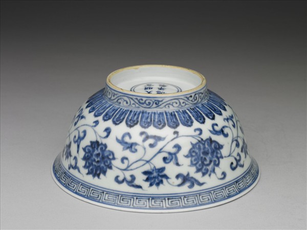 青花四季花卉紋碗