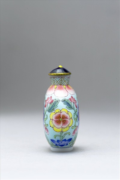 玻璃胎畫琺瑯天藍地花卉紋鼻煙壺