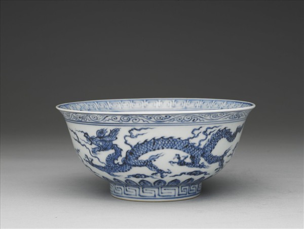 青花雲龍紋碗