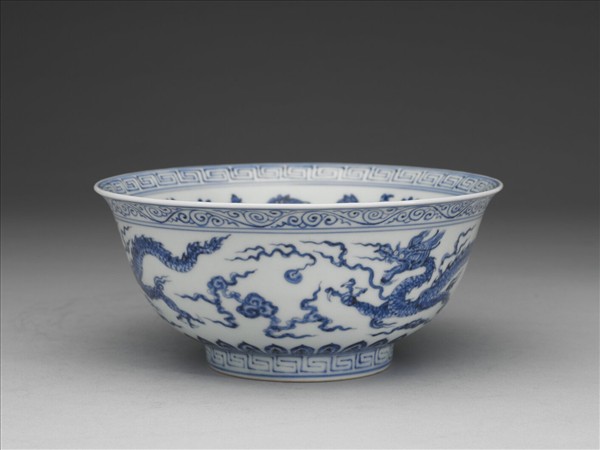 青花雲龍紋碗