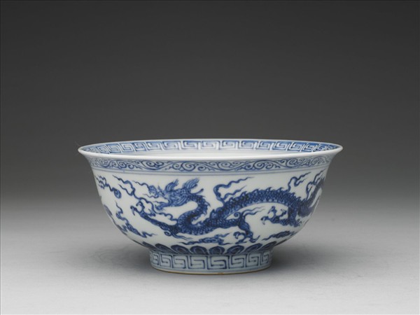 青花雲龍紋碗