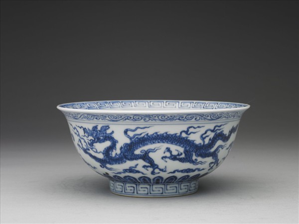 青花雲龍紋碗