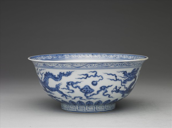 青花雲龍紋碗