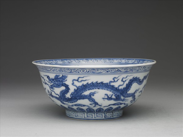 青花雲龍紋碗