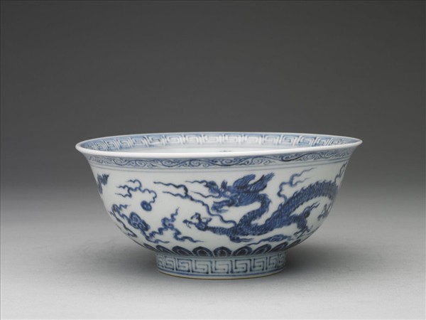 青花雲龍紋碗