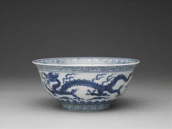 青花雲龍紋碗