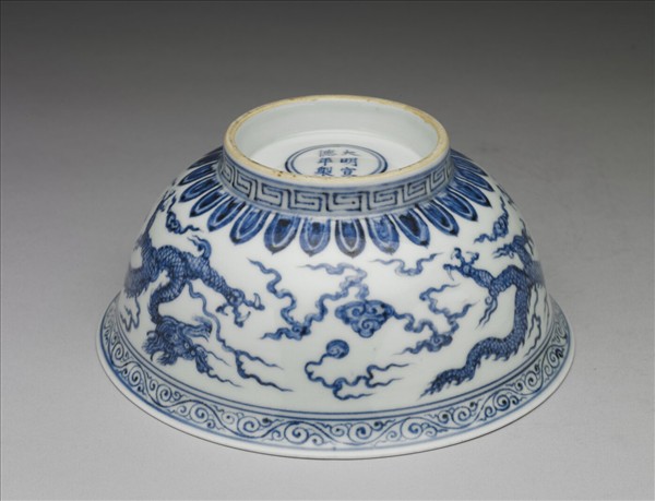 青花雲龍紋碗