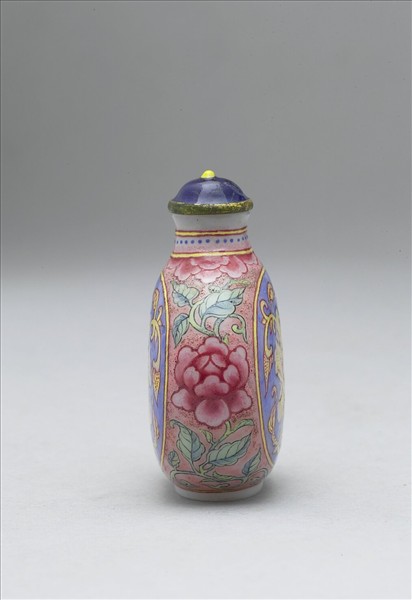 玻璃胎畫琺瑯西番蓮紋鼻煙壺