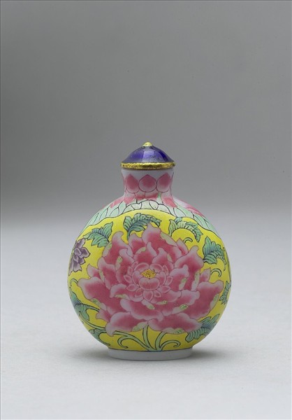 玻璃胎畫琺瑯牡丹紋鼻煙壺