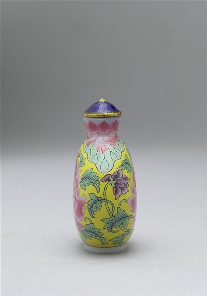 玻璃胎畫琺瑯牡丹紋鼻煙壺