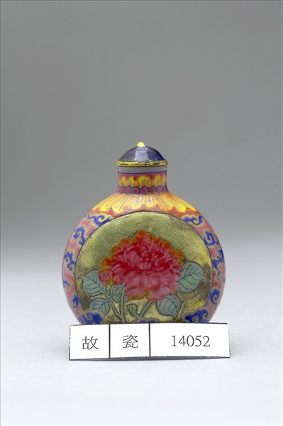 玻璃胎畫琺瑯月季流雲紋鼻煙壺