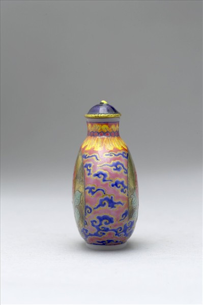 玻璃胎畫琺瑯月季流雲紋鼻煙壺