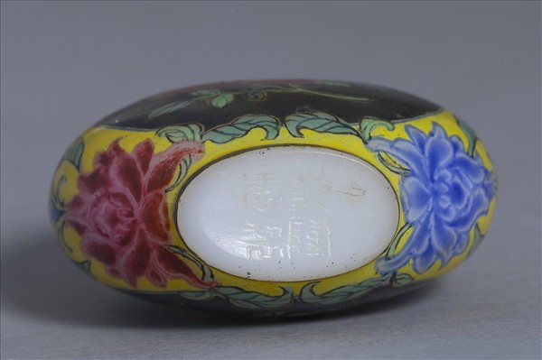 玻璃胎畫琺瑯月季牡丹紋鼻煙壺