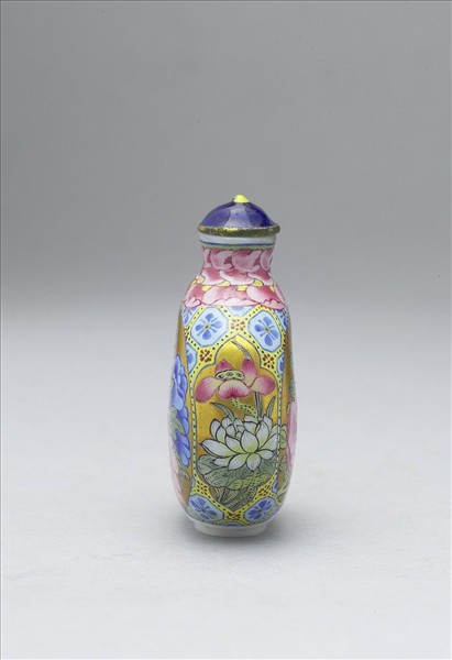 玻璃胎畫琺瑯四季花卉紋鼻煙壺