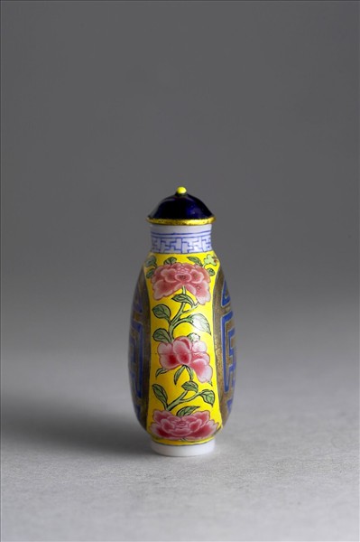 玻璃胎畫琺瑯萬壽紋鼻煙壺