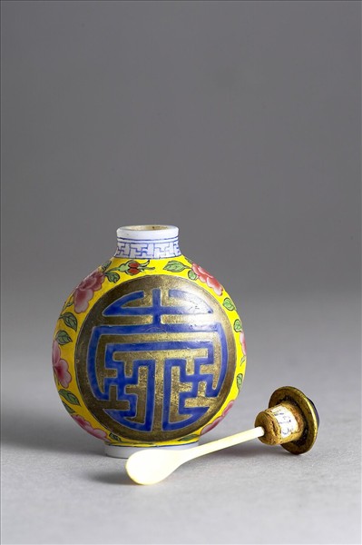 玻璃胎畫琺瑯萬壽紋鼻煙壺