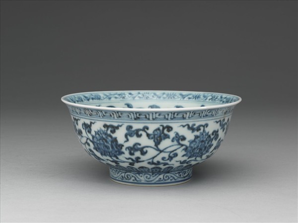 青花纏枝花卉紋碗