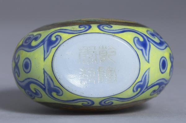 玻璃胎畫琺瑯福壽如意鼻煙壺