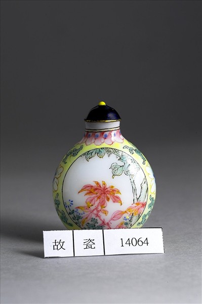 玻璃胎畫琺瑯花卉紋鼻煙壺