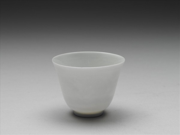 甜白釉雙龍紋杯