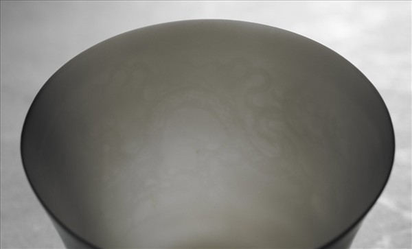 甜白釉雙龍紋杯