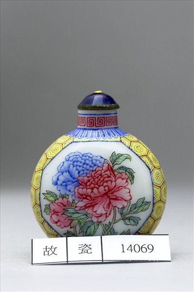 玻璃胎畫琺瑯花卉紋鼻煙壺