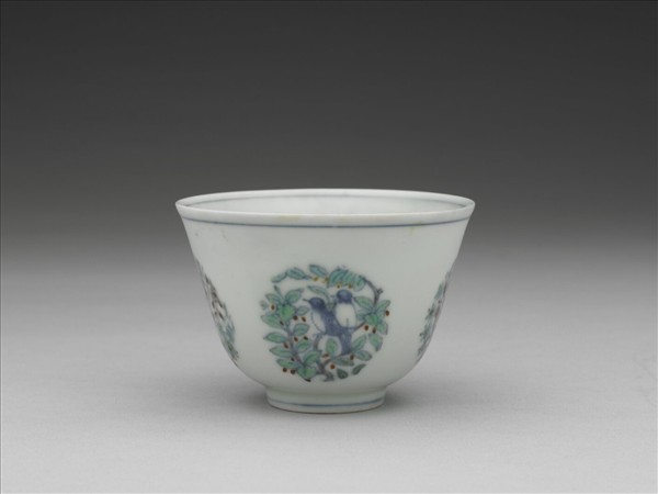 鬥彩團花鳥紋杯