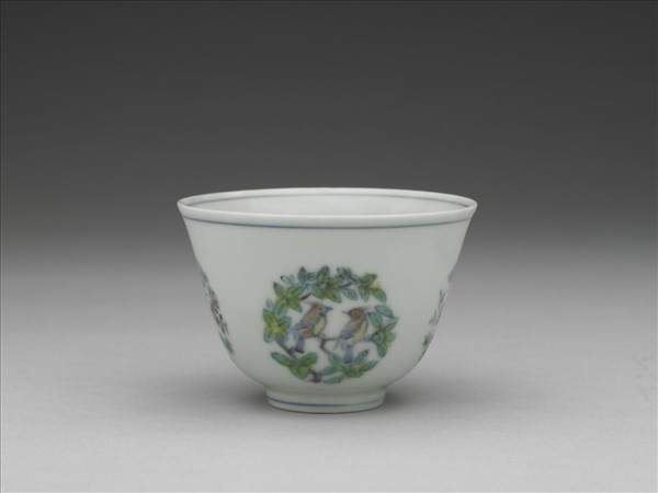 鬥彩團花鳥紋杯