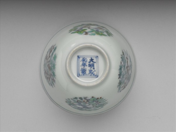 鬥彩團花鳥紋杯