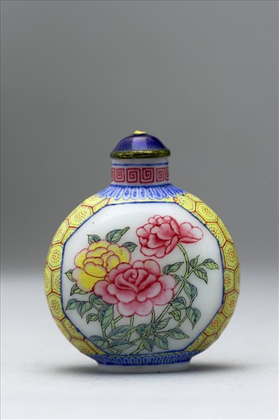 玻璃胎畫琺瑯花卉紋鼻煙壺