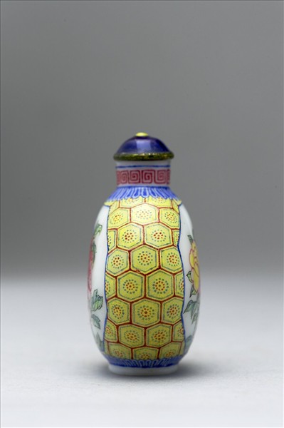 玻璃胎畫琺瑯花卉紋鼻煙壺