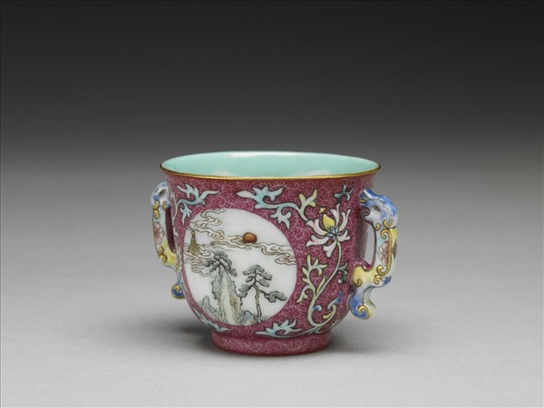 洋彩紅錦地開光山水圖雙耳杯