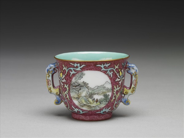 洋彩紅錦地開光山水圖雙耳杯