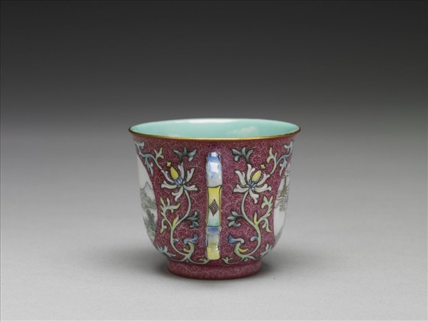 洋彩紅錦地開光山水圖雙耳杯