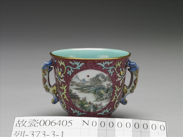 琺瑯彩紅錦地開光山水圖杯