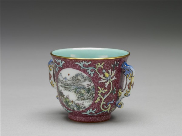 琺瑯彩紅錦地開光山水圖杯