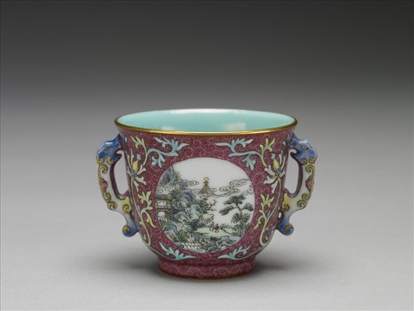 琺瑯彩紅錦地開光山水圖杯