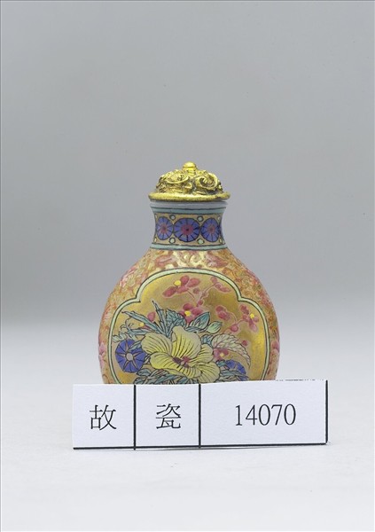 玻璃胎畫琺瑯金地三秋圖鼻煙壺