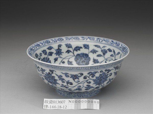 青花四季花卉紋碗