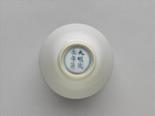 甜白釉雙龍紋杯