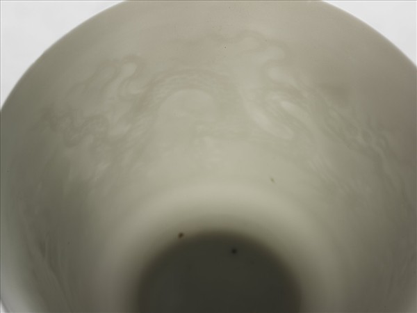 甜白釉雙龍紋杯