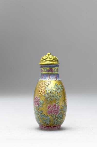 玻璃胎畫琺瑯金地花卉紋鼻煙壺