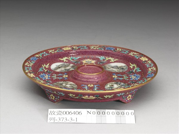 琺瑯彩紅錦地開光山水圖托盤