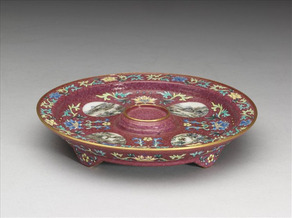 琺瑯彩紅錦地開光山水圖托盤