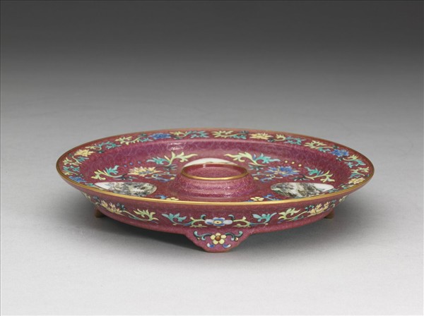 琺瑯彩紅錦地開光山水圖托盤