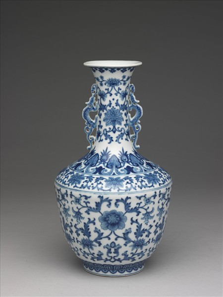 青花花卉紋龍耳瓶