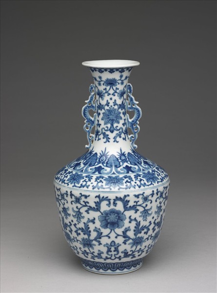 青花花卉紋龍耳瓶