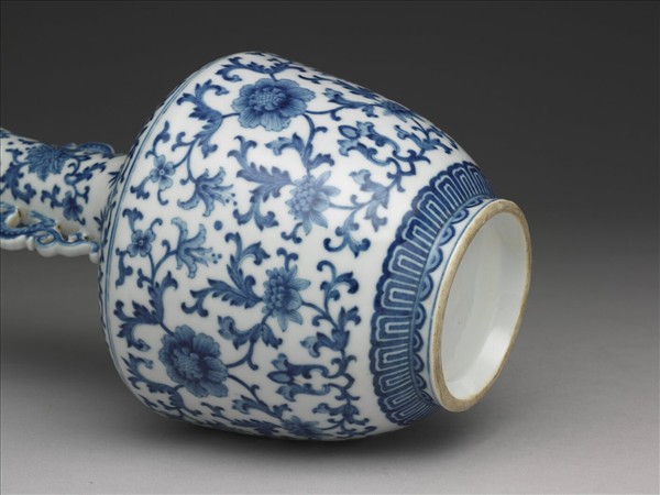 青花花卉紋龍耳瓶