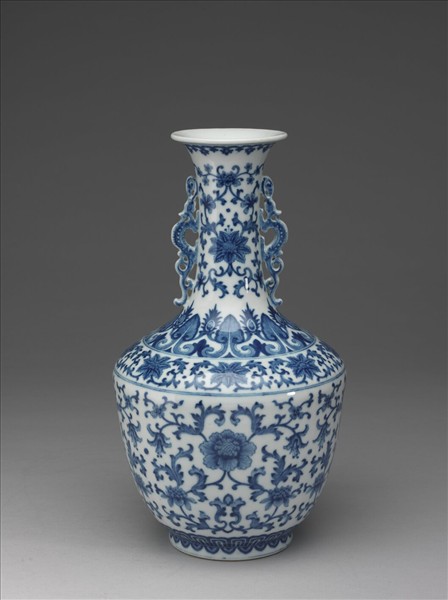 青花花卉紋龍耳瓶